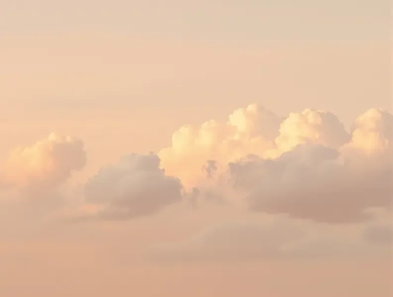 仰望天空，云朵是天空写下的诗 - 秘密影院心情随笔栏目封面图